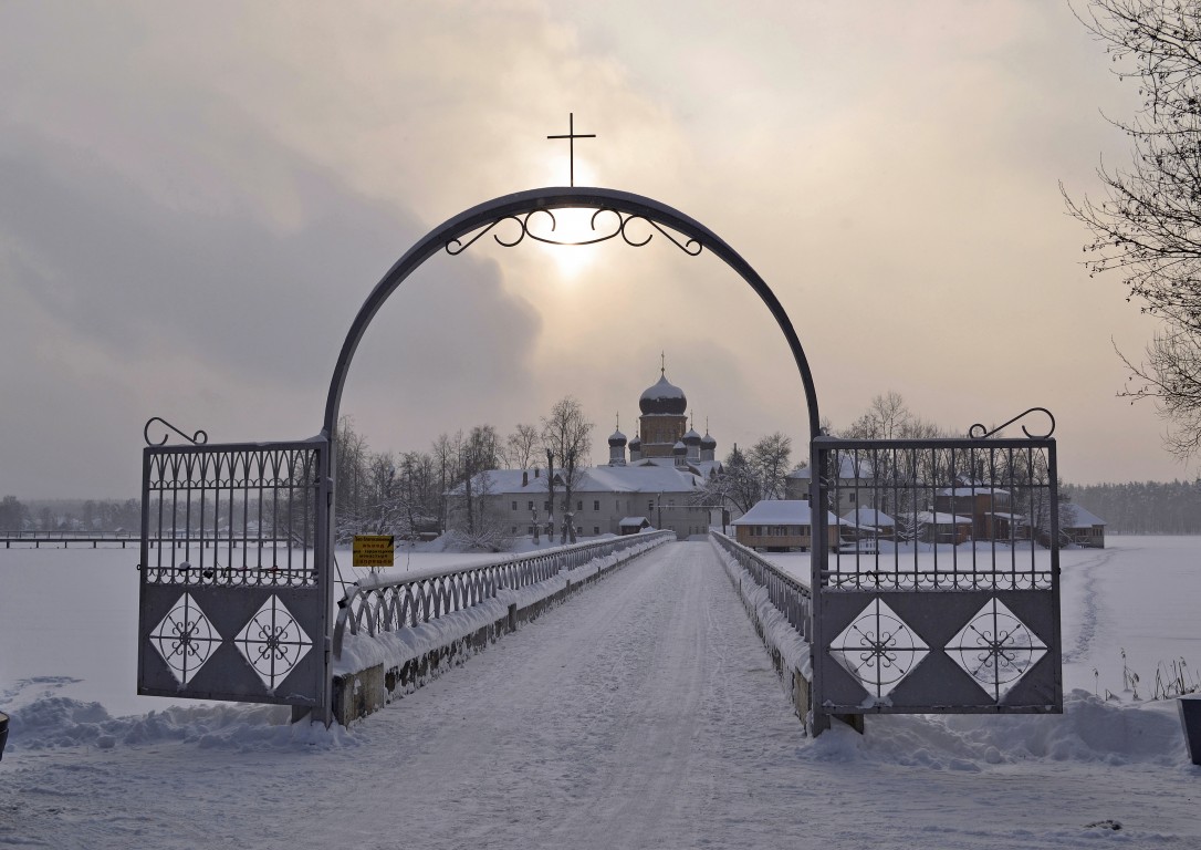 Введенское. Покровская Введенская Островная женская пустынь. дополнительная информация, ворота в монастырь