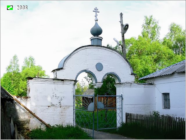 Церковь Троицы Живоначальной, Эрлекс (Гусь-Хрустальный район и г. Гусь-Хрустальный, Владимирская область). дополнительная информация, Западные ворота ограды