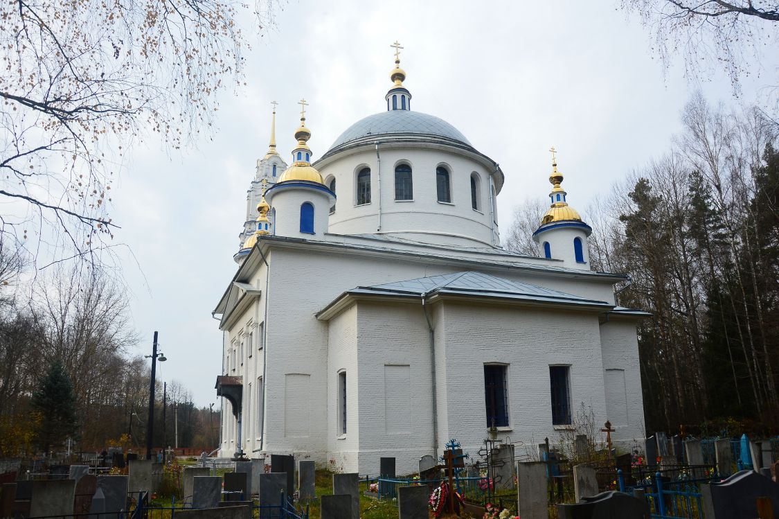 Эрлекс. Церковь Троицы Живоначальной. фасады