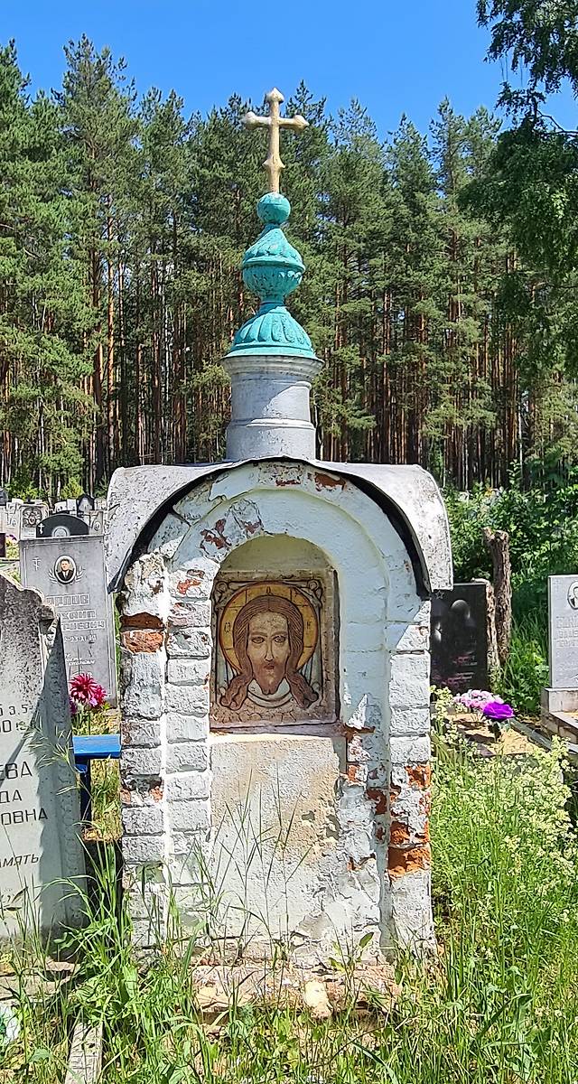 Вторая часовня на месте первоначальной деревянной церкви, дополнительная информация. Церковь Троицы Живоначальной, Эрлекс (Гусь-Хрустальный район и г. Гусь-Хрустальный, Владимирская область)