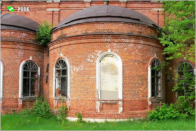 Церковь Воздвижения Креста Господня, Нарма (Гусь-Хрустальный район и г. Гусь-Хрустальный, Владимирская область). архитектурные детали, Трёхчастная апсида