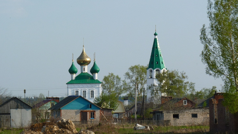Церковь Воздвижения Креста Господня, Воздвиженье (Заволжский район, Ивановская область). общий вид в ландшафте
