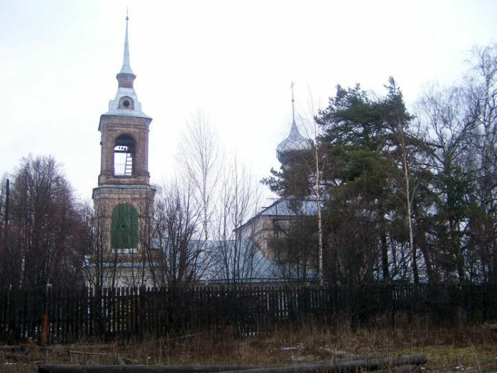 Церковь Казанской иконы Божией Матери, Семёновское (Заволжский район, Ивановская область). общий вид в ландшафте