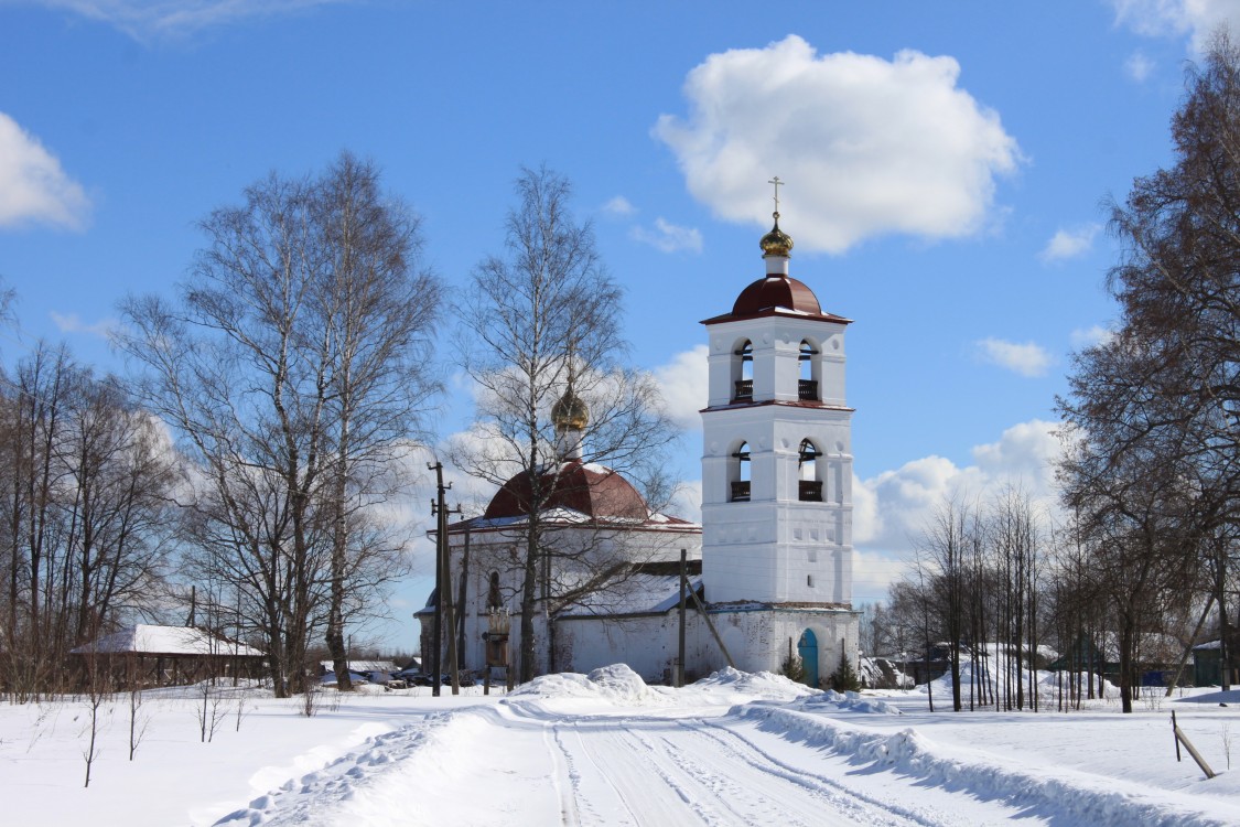 Павловское. Церковь Воскресения Христова. общий вид в ландшафте