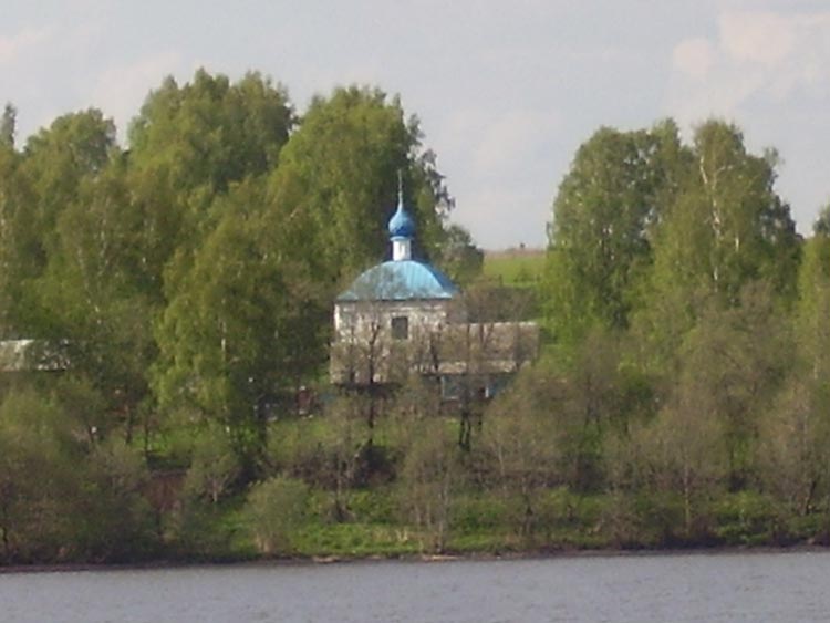 Солдога. Церковь Сретения Господня. общий вид в ландшафте, Вид с реки Волга