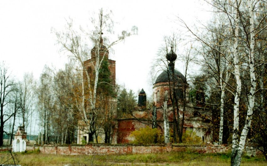 Тимофеевское (Дмитриевский погост). Церковь Троицы Живоначальной. фасады, общий вид с юго-запада
