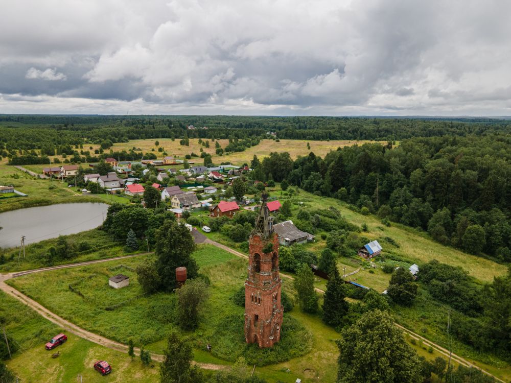 Колокольня церкви Рождества Христова, Языково (Дмитровский городской округ, Московская область). общий вид в ландшафте