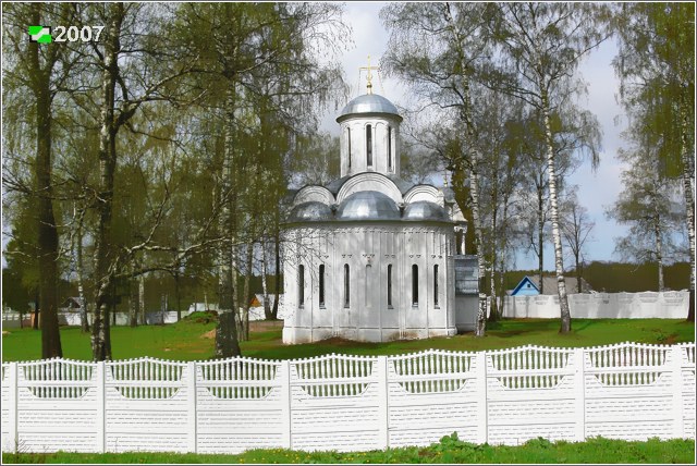 Церковь Рождества Пресвятой Богородицы, Балакирево (Александровский район, Владимирская область). общий вид в ландшафте, Восточный фасад, вид из-за ограды церкви