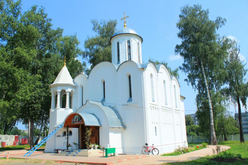 Церковь Рождества Пресвятой Богородицы, Балакирево (Александровский район, Владимирская область). общий вид в ландшафте, Вид с юго-запада