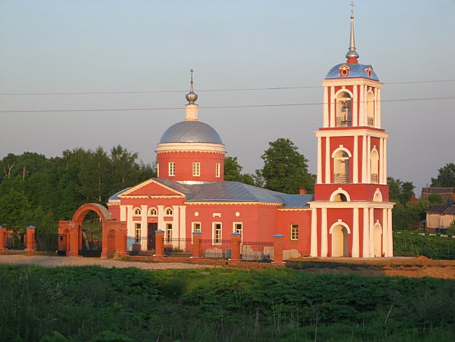 Церковь Георгия Победоносца, Алёшино (Пушкинский район и гг. Ивантеевка, Королёв, Московская область). фасады