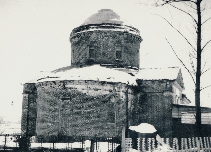 Церковь Георгия Победоносца, Алёшино (Пушкинский район и гг. Ивантеевка, Королёв, Московская область). фасады