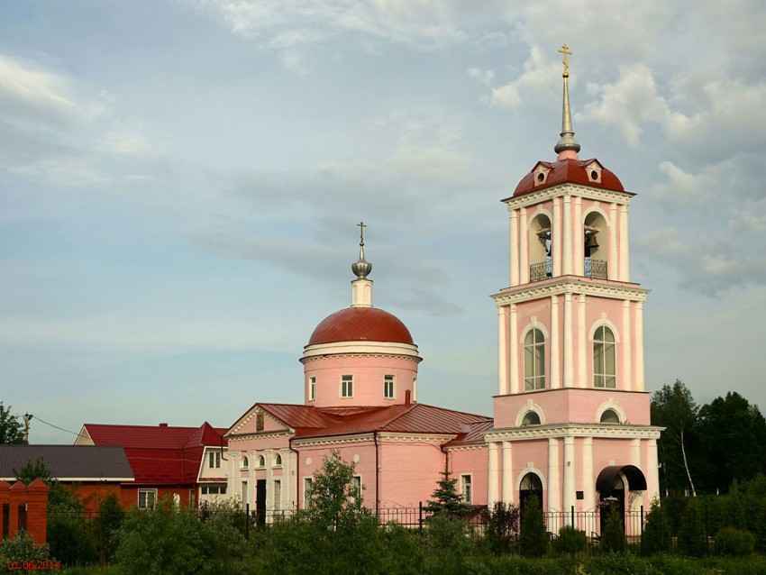 Церковь Георгия Победоносца, Алёшино (Пушкинский район и гг. Ивантеевка, Королёв, Московская область). фасады