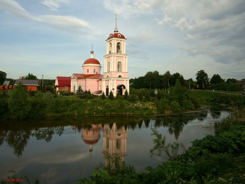 Алёшино. Церковь Георгия Победоносца. общий вид в ландшафте