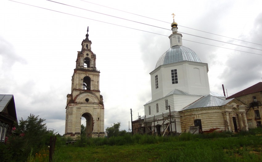 Крутой Майдан. Церковь Троицы Живоначальной. общий вид в ландшафте