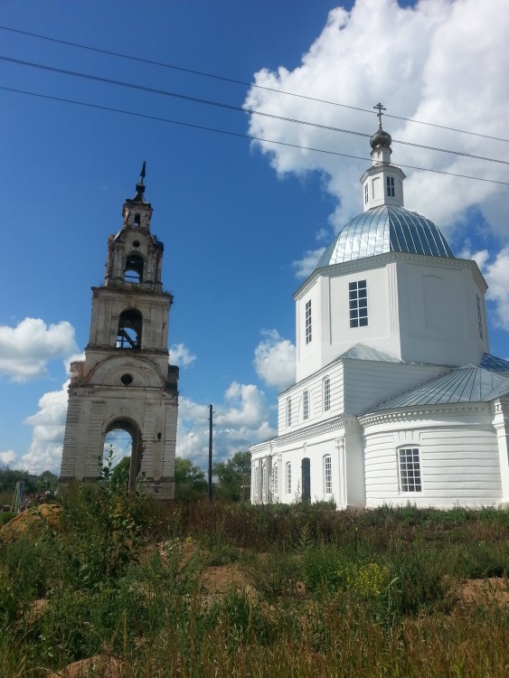 Крутой Майдан. Церковь Троицы Живоначальной. общий вид в ландшафте