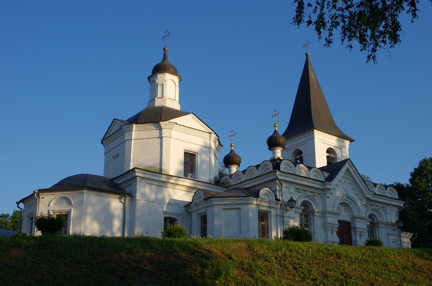 Таруса. Церковь Воскресения Христова. фасады