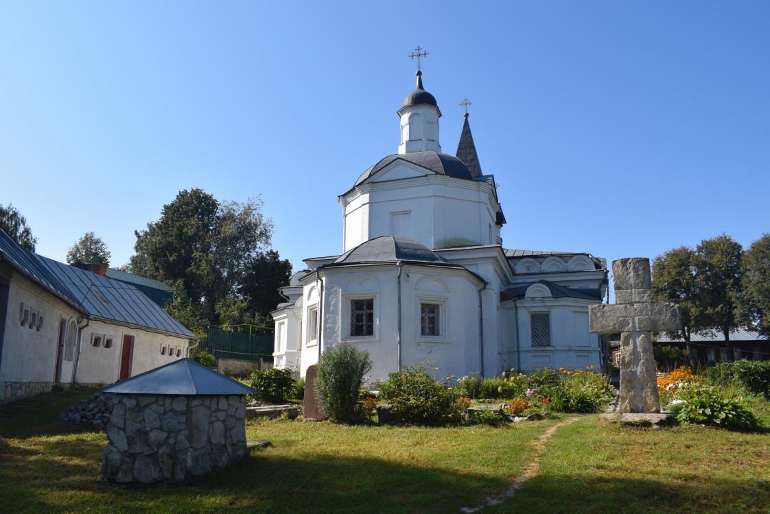 Таруса. Церковь Воскресения Христова. фасады