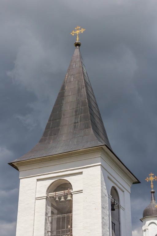 Церковь Воскресения Христова, Таруса (Тарусский район, Калужская область). архитектурные детали, Завершение колокольни