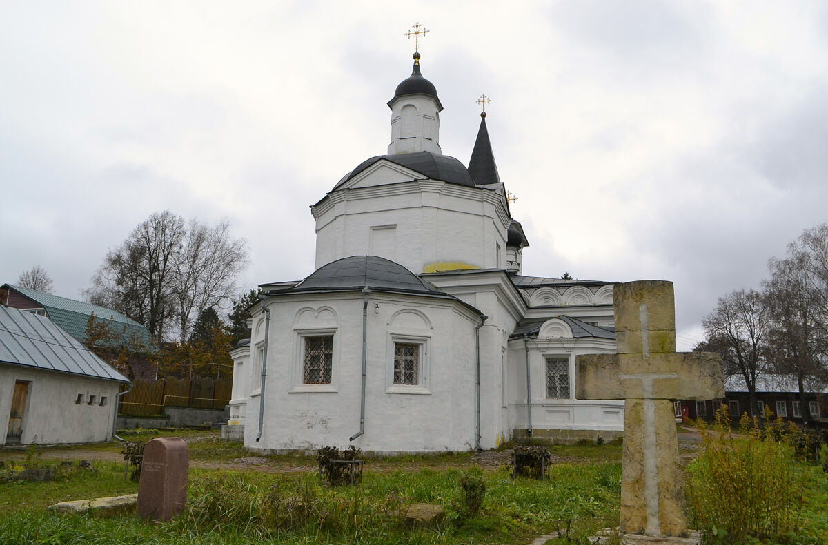 Церковь Воскресения Христова, Таруса (Тарусский район, Калужская область). общий вид в ландшафте