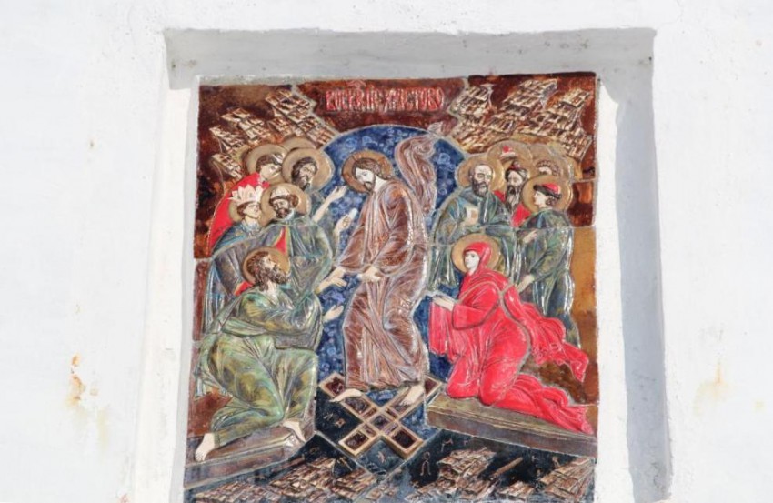 Воскресенский Горицкий монастырь, Горицы (Кирилловский район, Вологодская область). дополнительная информация, Мозаика на западных воротах монастыря 