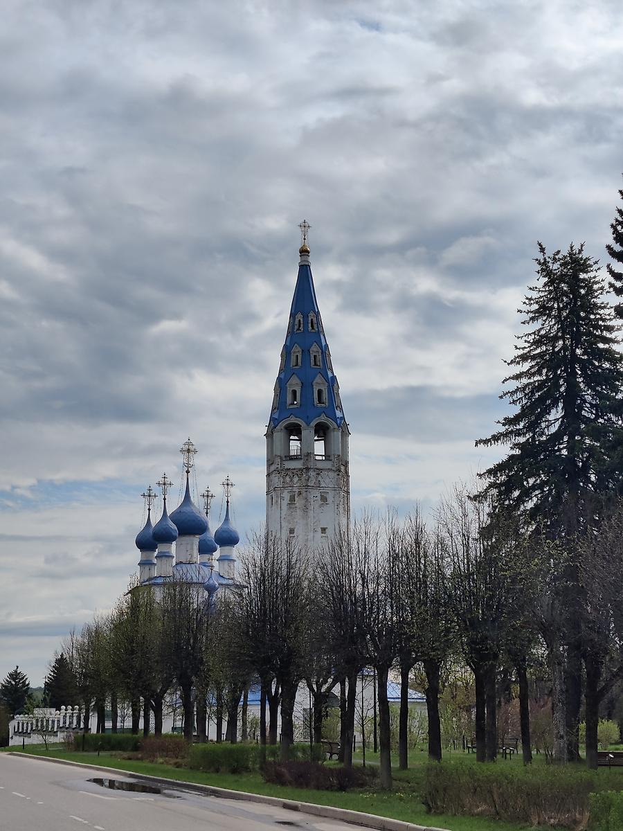 Общий вид собора с Северо-Запада, общий вид в ландшафте. Кафедральный собор Воздвижения Креста Господня, Палех (Палехский район, Ивановская область)