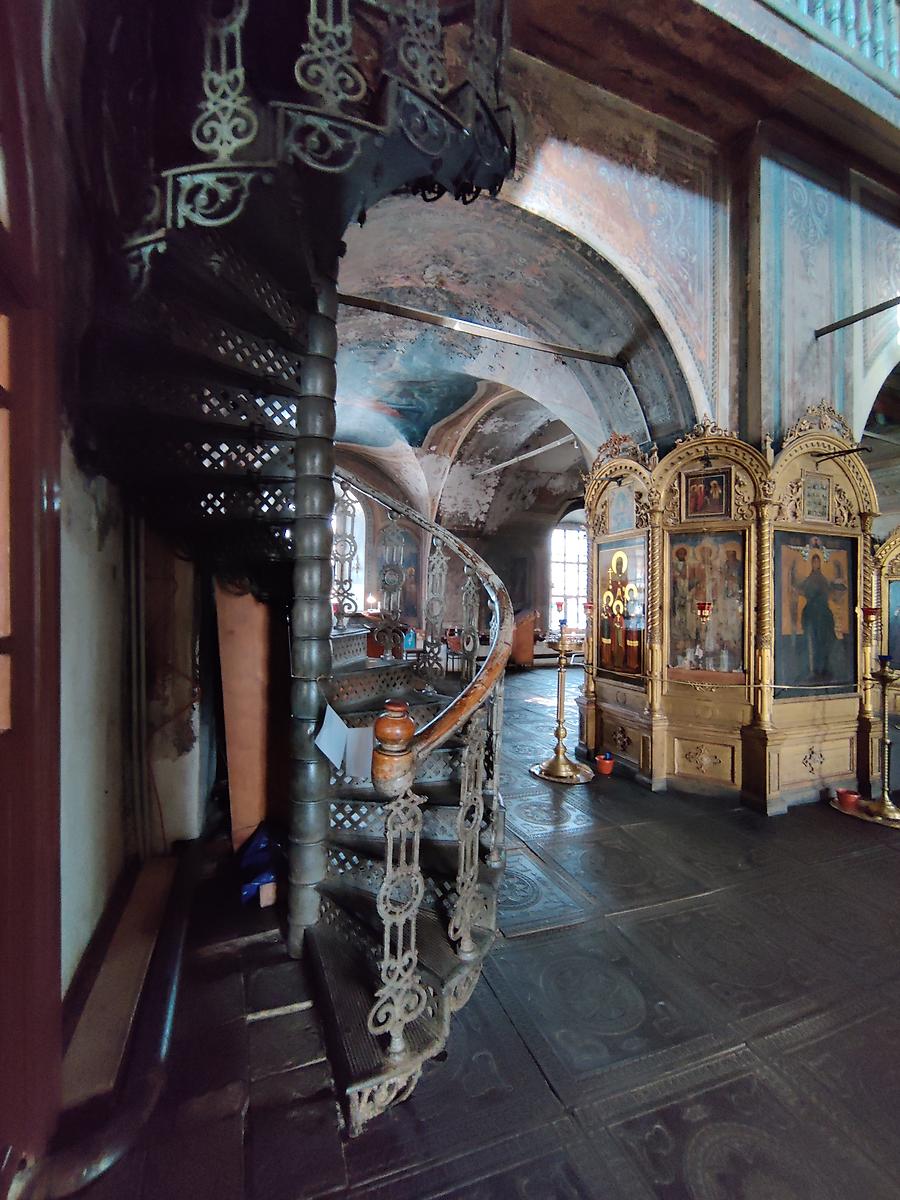 Историческая чугунная лестница на второй ярус трапезной., интерьер и убранство. Кафедральный собор Воздвижения Креста Господня, Палех (Палехский район, Ивановская область)