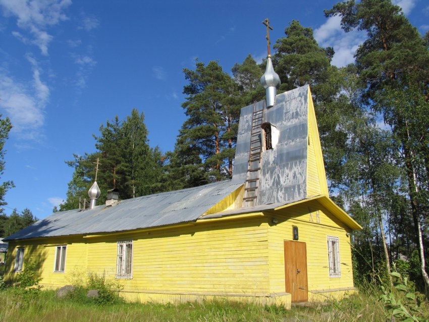 Каменногорск. Церковь Серафима Саровского. фасады, Старая или временная церковь.