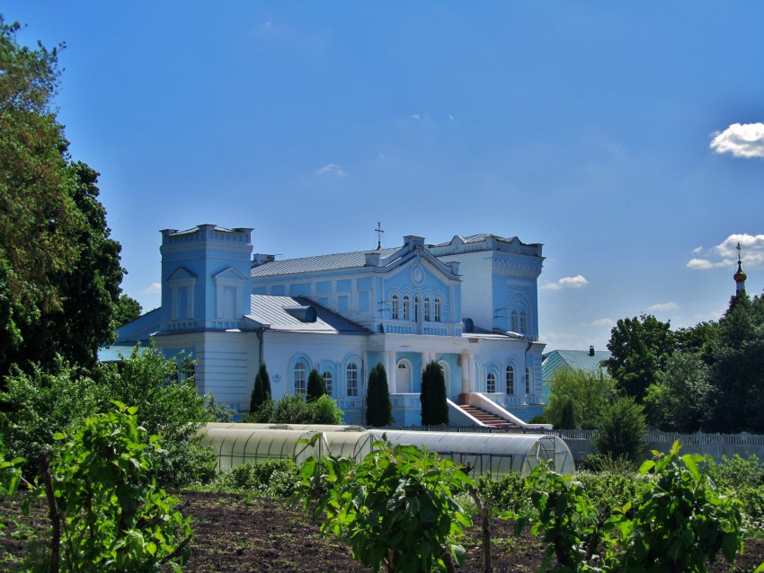 Иоанно-Богословский Макаровский мужской монастырь, Макаровка (Саранск, город, Республика Мордовия). фасады, вид с северо-запада на особняк Полянских (ныне резиденция митрополита) с домовой церковью Николая Чудотворца