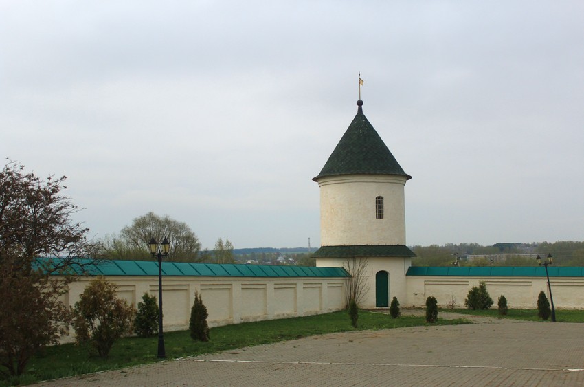 Макаровка. Иоанно-Богословский Макаровский мужской монастырь. архитектурные детали, Юго-восточная башня ограды