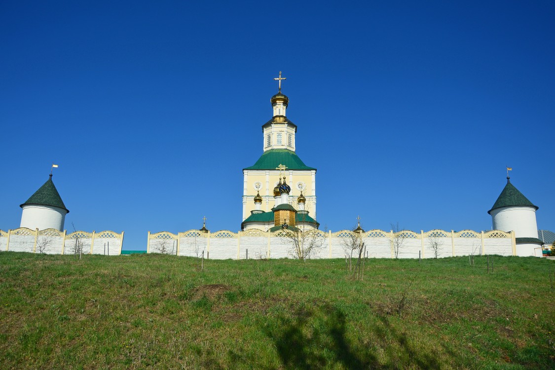 Макаровка. Иоанно-Богословский Макаровский мужской монастырь. фасады