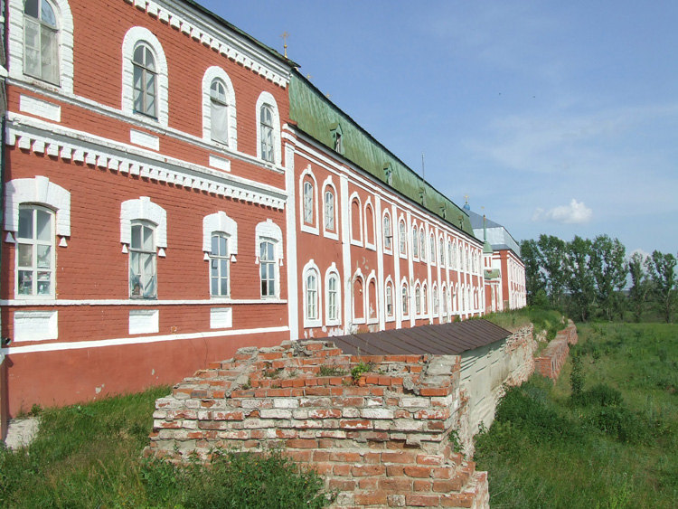 Санаксырь. Рождество-Богородичный Санаксарский мужской монастырь. фасады