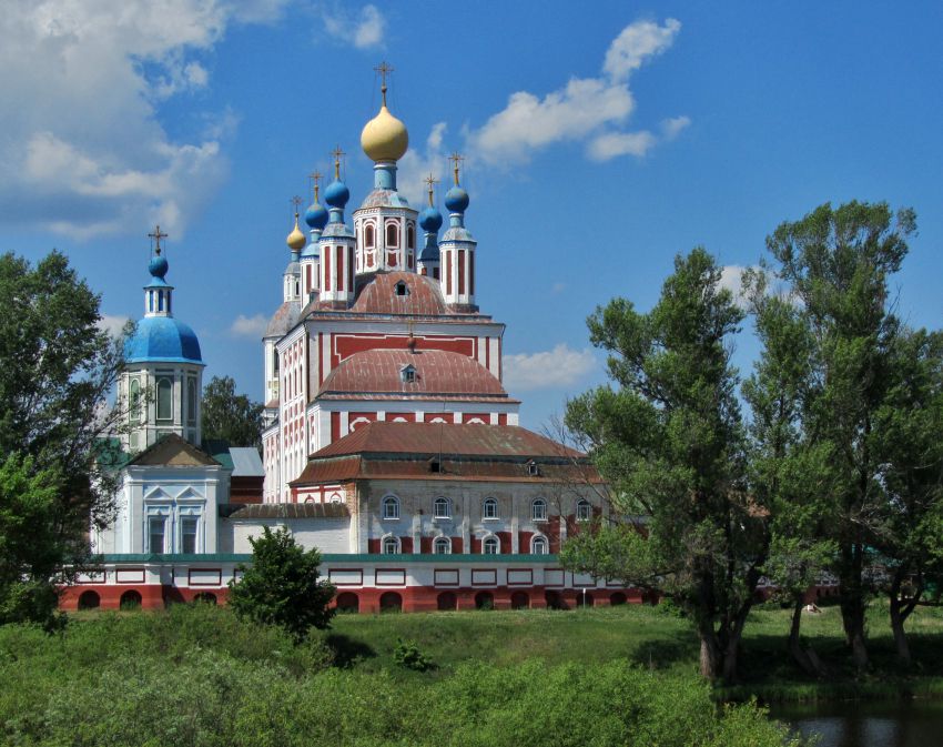 Санаксырь. Рождество-Богородичный Санаксарский мужской монастырь. фасады, вид с юго-востока с берега старицы р. Мокша