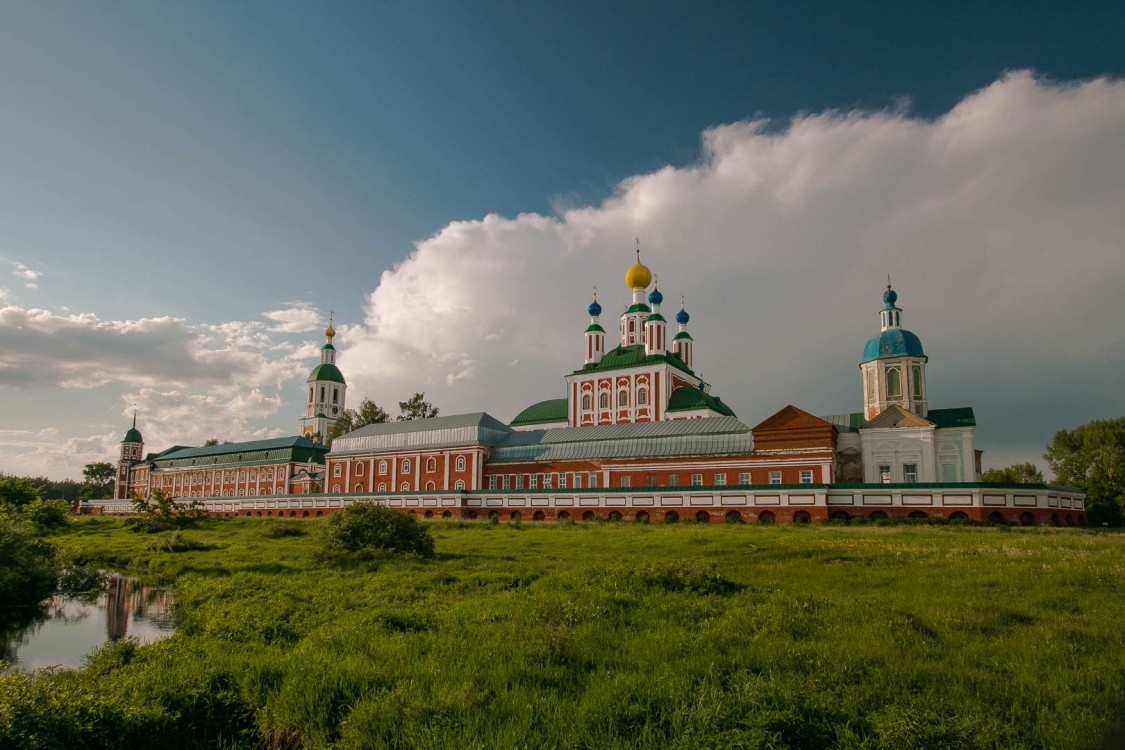 Санаксырь. Рождество-Богородичный Санаксарский мужской монастырь. общий вид в ландшафте, Вид с запада