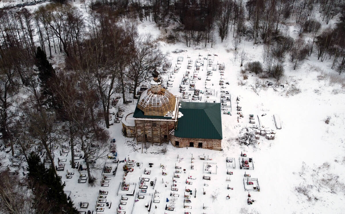 Церковь Воскресения Христова, Листвинский погост, урочище (Гусь-Хрустальный район и г. Гусь-Хрустальный, Владимирская область). общий вид в ландшафте