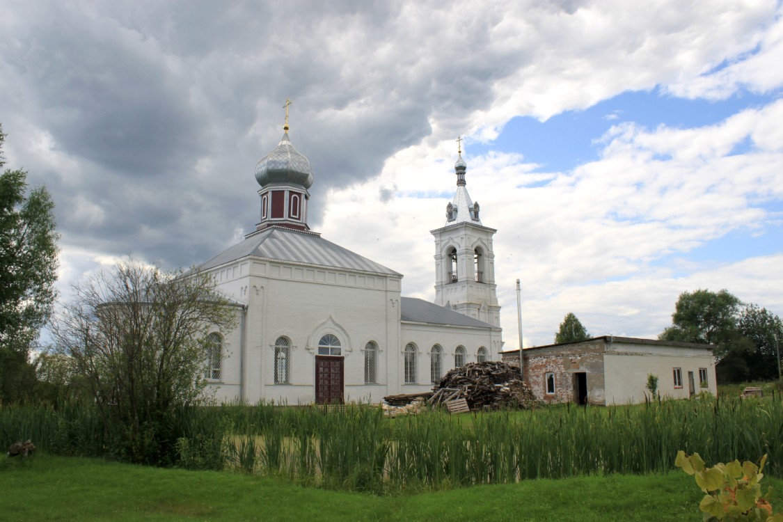Губцево. Церковь Параскевы Пятницы. фасады, Вид с северо-востока