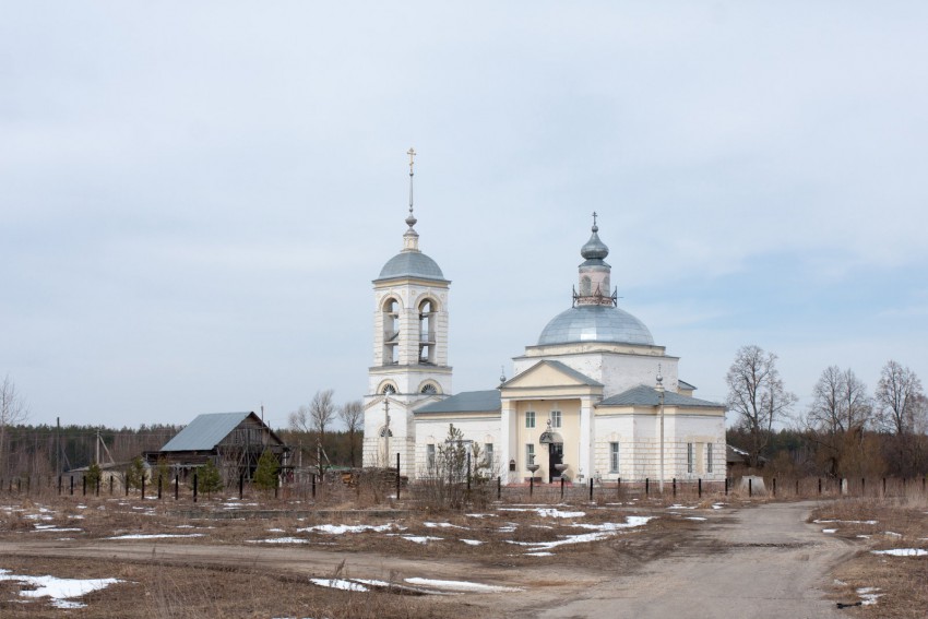 Церковь Вознесения Господня, Вешки (Гусь-Хрустальный район и г. Гусь-Хрустальный, Владимирская область). общий вид в ландшафте