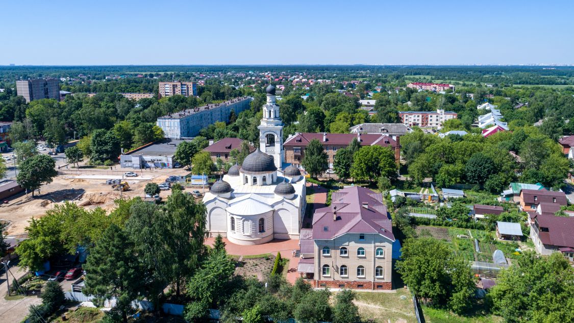 Церковь Троицы Живоначальной, Электроугли (Богородский городской округ, Московская область). общий вид в ландшафте