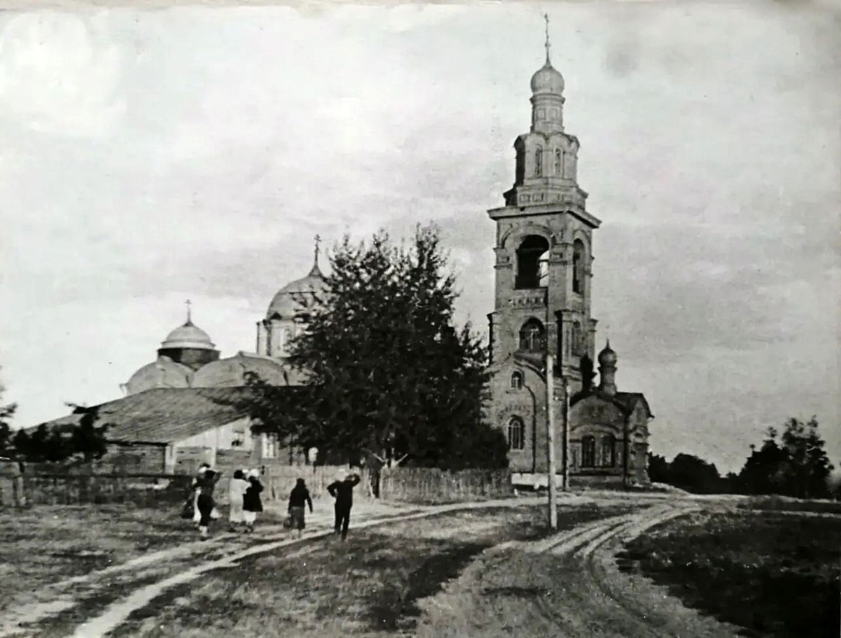 Так выглядела Троицкая церковь в 1950-х гг. С сайта: pastvu.com, архивная фотография. Церковь Троицы Живоначальной, Электроугли (Богородский городской округ, Московская область)