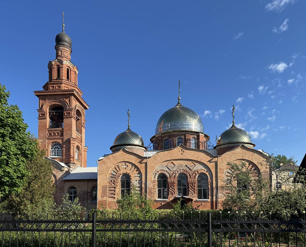 Вид с юга, фасады. Церковь Троицы Живоначальной, Электроугли (Богородский городской округ, Московская область)
