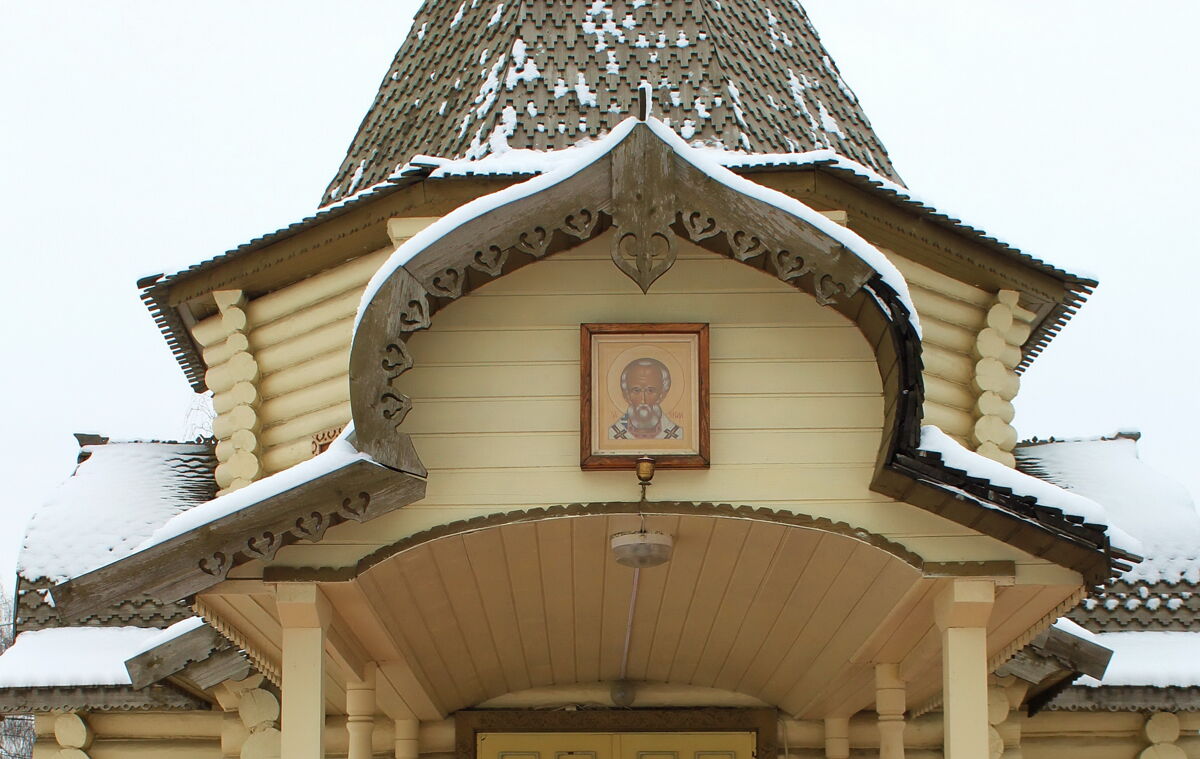 Часовня Николая Чудотворца, Тарычево (Ленинский городской округ, Московская область). архитектурные детали, Фрагмент крыльца, вид с запада