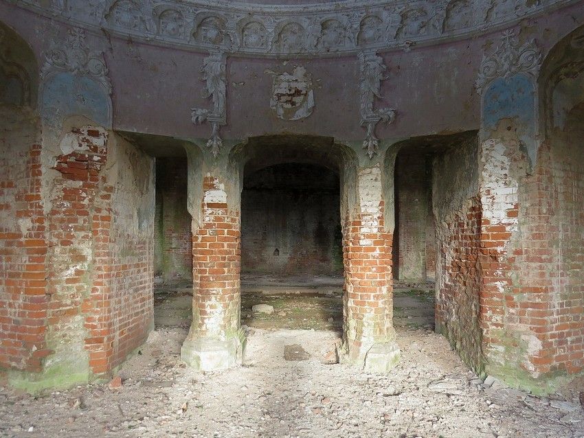 Церковь Леонтия Ростовского, Фатьяново (Ростовский район, Ярославская область). интерьер и убранство, Вход из ротонды в восточную часть храма