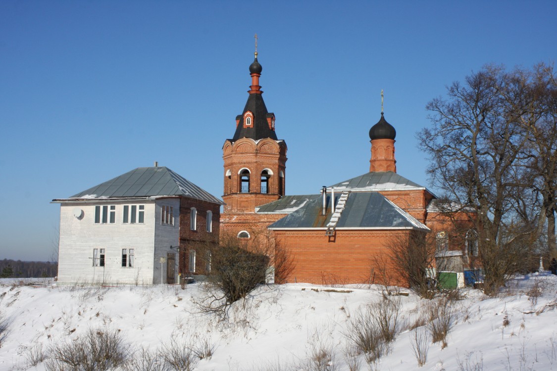 Дуброво. Церковь Димитрия Солунского. общий вид в ландшафте