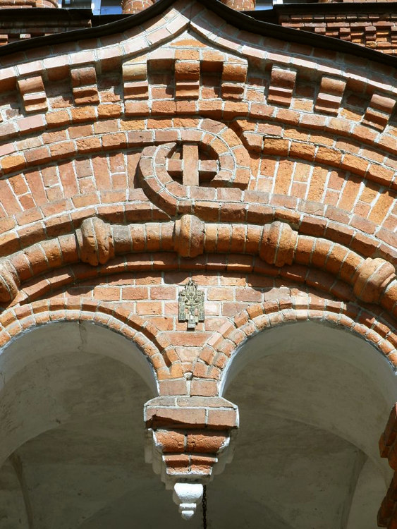 Церковь Иоанна Лествичника в Семинарском корпусе, Сергиев Посад (Сергиево-Посадский городской округ, Московская область). архитектурные детали, Архитектурный элемент крыльца