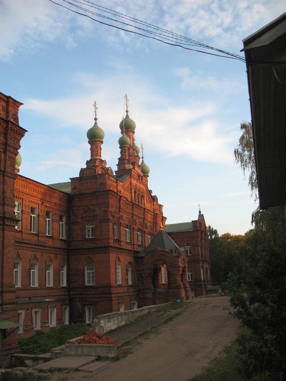 Церковь Иоанна Лествичника в Семинарском корпусе, Сергиев Посад (Сергиево-Посадский городской округ, Московская область). фасады, Из окна учебного корпуса