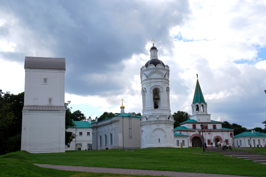 Церковь Георгия Победоносца в Коломенском, Нагатинский затон (Южный административный округ (ЮАО), г. Москва). фасады