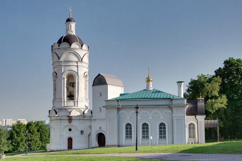 Нагатинский затон. Церковь Георгия Победоносца в Коломенском. фасады