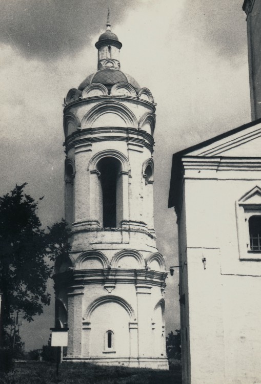 Церковь Георгия Победоносца в Коломенском, Нагатинский затон (Южный административный округ (ЮАО), г. Москва). архитектурные детали, Собственная съемка