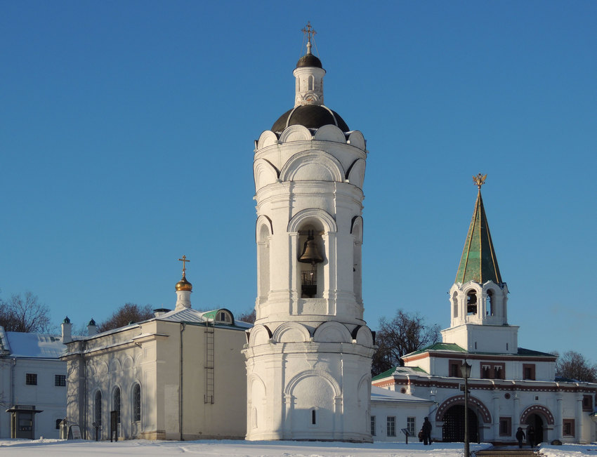 Нагатинский затон. Церковь Георгия Победоносца в Коломенском. общий вид в ландшафте