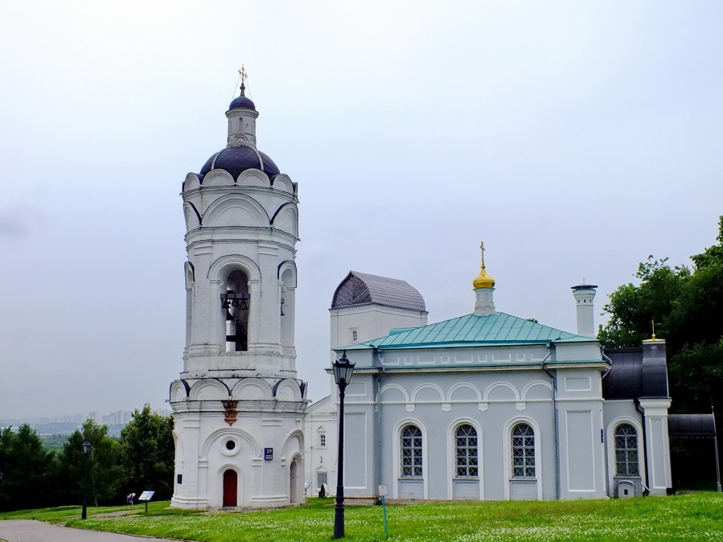 Нагатинский затон. Церковь Георгия Победоносца в Коломенском. фасады