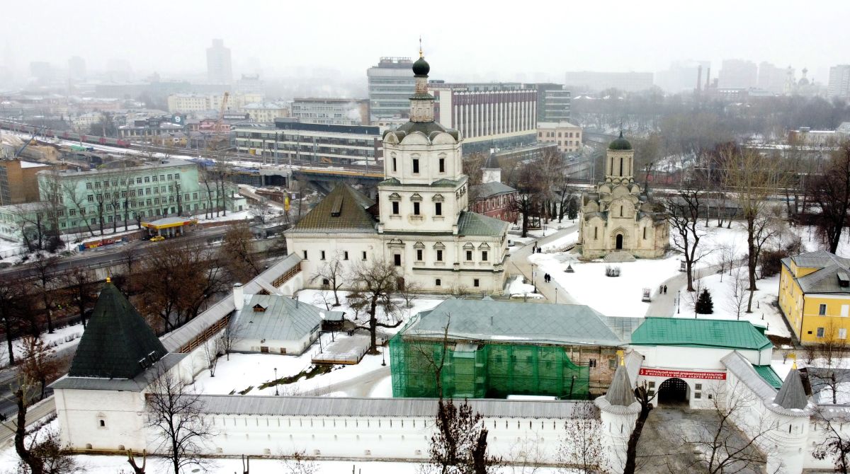 Спасо-Андроников монастырь. Церковь Михаила Архангела, Таганский (Центральный административный округ (ЦАО), г. Москва). общий вид в ландшафте